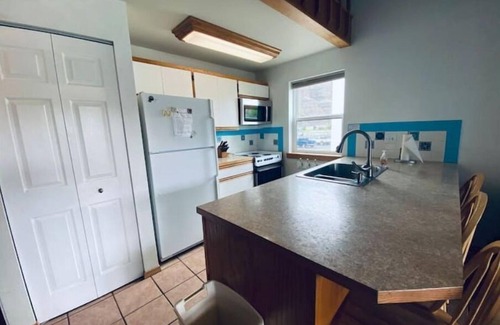 Quincy Condo | #20 Condo near large pool & shuttle to Gorge Amp-book separately