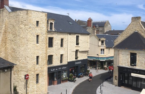 Port-en-Bessin-Huppain House | 20 METERS FROM THE PORT, boats, restaurants. Spacious house. Private parking.