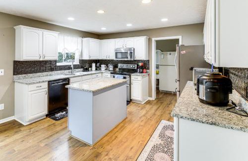 Cartersburg House | 20 Mi to Colts Games and Indy 500 Family Getaway!