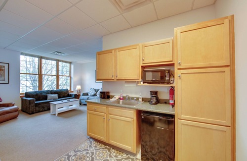 New Kensington Apartment | 20 Mi to Dtwn Pittsburgh: Pet-Friendly Apartment