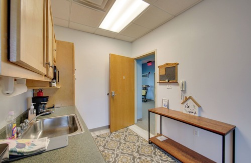 New Kensington Apartment | 20 Mi to Dtwn Pittsburgh: Pet-Friendly Apartment