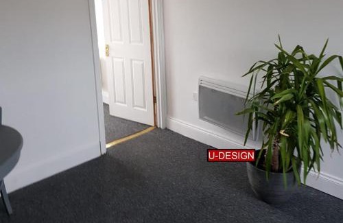Luton Apartment | 20 min Walk Luton and Dunstable Hospital