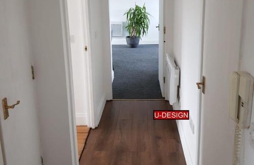 Luton Apartment | 20 min Walk Luton and Dunstable Hospital