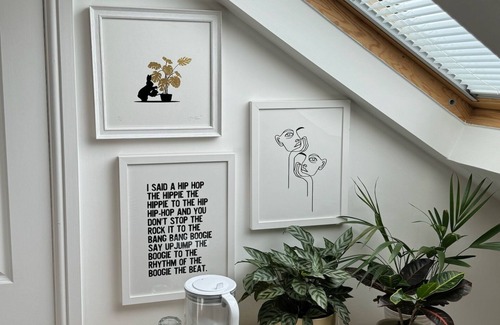 Earlsfield Apartment | 20 minutes walk from Wimbledon Tennis. Peaceful home with lovely garden.