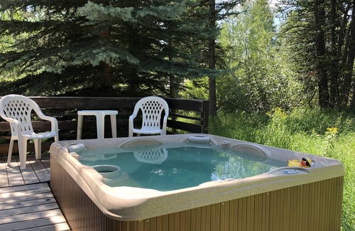 Teton Village Ski Chalet | 20% off Christmas ! Fun Great room, Hot tub, Pool Table, Foosball
