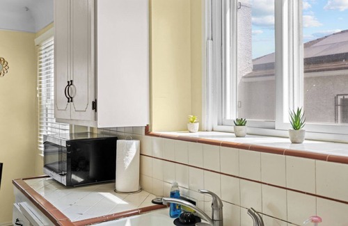 Inglewood House | 20% OFF Monthly & Charming 3BR w Private Backyard