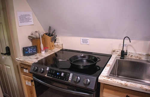 Bainbridge Cabin | 20% Winter Special: A-Frame; Seclusion; Woods; Wildlife; Tree-top deck.