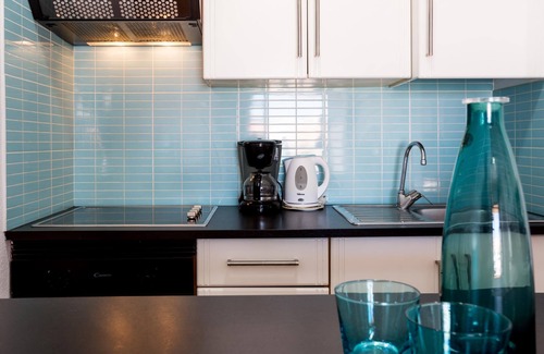 San Eugenio Apartment | 2007 Garden Chic, HEATED POOL!