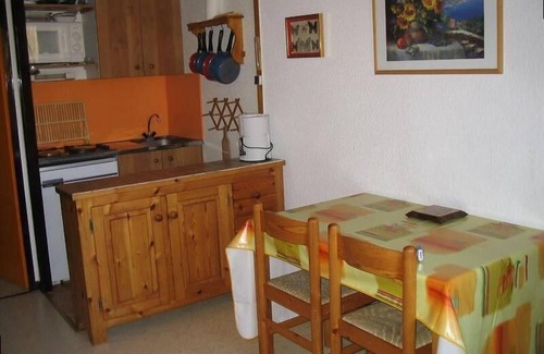Les Claux Apartment | 200m from ski slopes, 3rd floor, balcony, tv, 25m², Vars