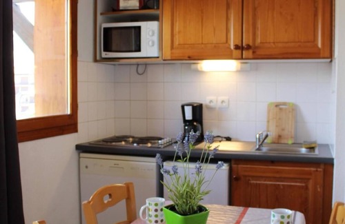 Saint-Etienne-en-Devoluy Apartment | 200m from ski slopes, 5th floor, view mountain, balcony, tv, ski locker, 31m², Superdévoluy