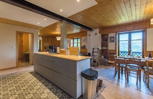 Albiez-le-Jeune Ski Chalet | 200m² chalet for 14 people with a panoramic view of the valley