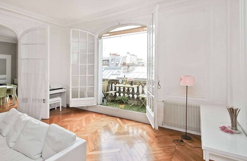 Pigalle Apartment | 200m2 luxury apartment in a secure private alley. Center of Paris