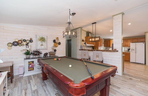 Weeki Wachee Gardens House | 200yd paddle to the Weeki Wachee River