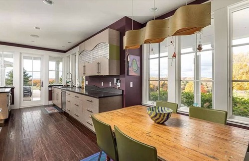 Suttons Bay House | 2023 Vineyard House