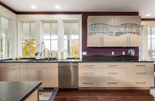 Suttons Bay House | 2023 Vineyard House