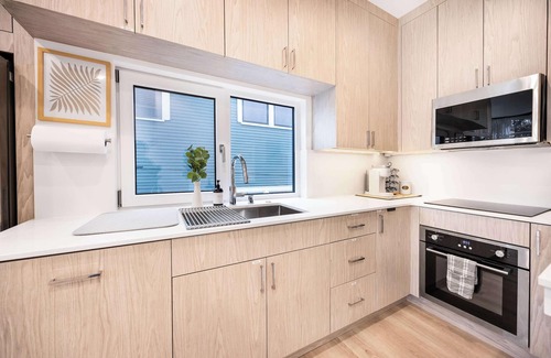 Old Ballard House | 2024 Ballard Retreat w/Dual Monitors & Skyline Views