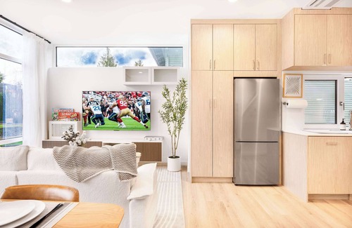 Old Ballard House | 2024 Ballard Retreat w/Dual Monitors & Skyline Views