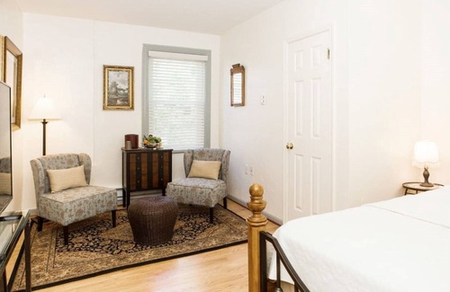 Mercersburg Bed & Breakfast | 208 - Ms. Hetty's Room - James Buchanan Hotel