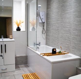 Inverkeithing Apartment | 20min train to Edinburgh, The Coorie Inn
