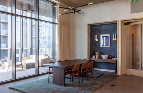 Rainey Street Historic District Apartment | 20th floor condo with pool on Rainey Street by Locale
