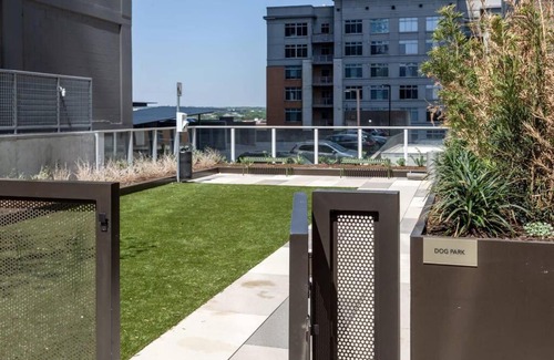 Rainey Street Historic District Apartment | 20th floor condo with pool on Rainey Street by Locale