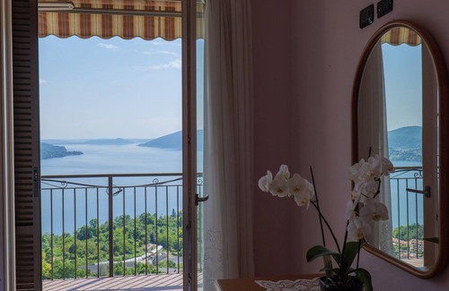 Cargiago Apartment | 2½-zimmer-wohnung mit Großem Balkon mit Seesicht und Parkplatz