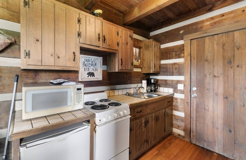 Fancy Gap Cabin | 21 Acre Mountain Escape! 11 Private Cabins! Weddings, Reunions, & Events!