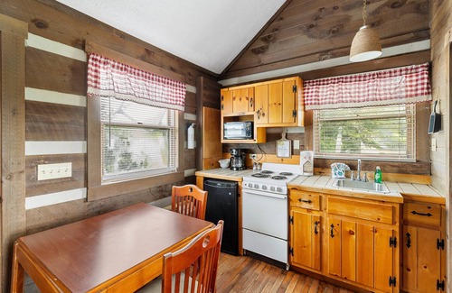 Fancy Gap Cabin | 21 Acre Mountain Escape! 11 Private Cabins! Weddings, Reunions, & Events!