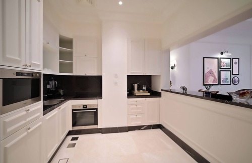 West Bay Hotel | 21 High Street Residence By The Torch