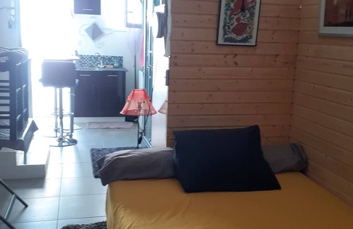 Sigean Apartment | 21 m2 room at the foot of the vineyards, beach 5kms away, all shops, quiet residence