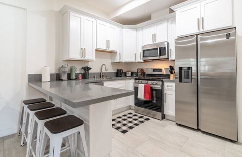 Santa Ana Apartment | 212 Broadway · Modern Condo | 6Mi to Disneyland | Central OC