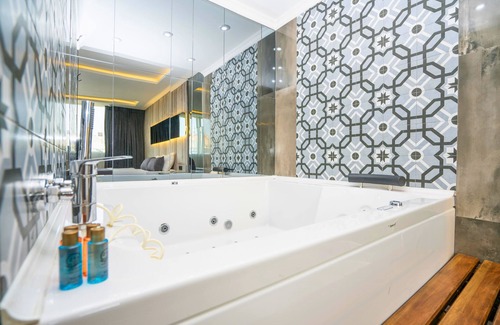 Sekerpinar Hotel | 216 Station Suite Gebze