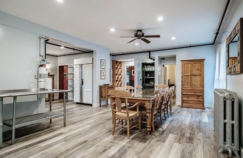 Bethel House | 22 Broad Steet - Perfect for wedding groups. Walking Distance to The Bethel Inn