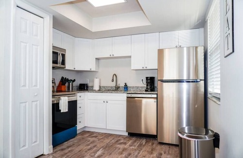 Indian Rocks Beach Cottage | 2201 - Suite A · New Modern Chic Suite Walkable Steps to Beach