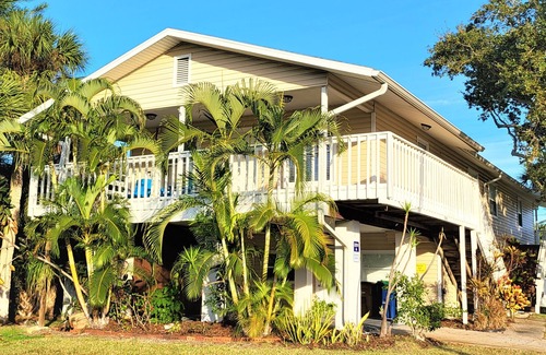 Indian Rocks Beach Cottage | 2201 - Suite A · New Modern Chic Suite Walkable Steps to Beach