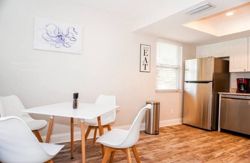 Indian Rocks Beach Cottage | 2201 - Suite B · Ocean Spray Hideaway - New Steps to Beach and Sand