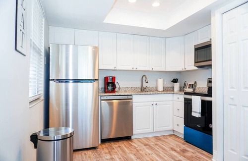 Indian Rocks Beach Cottage | 2201 - Suite B · Ocean Spray Hideaway - New Steps to Beach and Sand