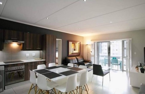 Sandown House | 222 Epic Luxury Apartment