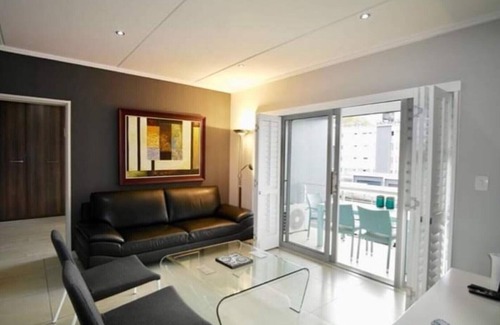 Sandown House | 222 Epic Luxury Apartment