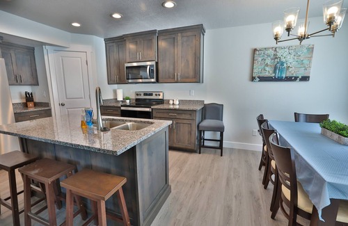 Garden City House | 225 - Bear Lake Escapes. Beautiful & brand new! Unbeatable location in Garden City