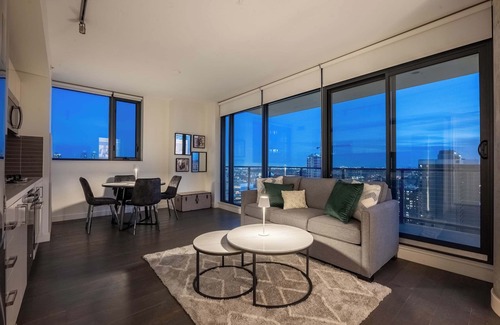 Connaught Condo | 22nd FL Tower Views Gym FREE Banff Pass Wine Parking Summer Outdoor Po