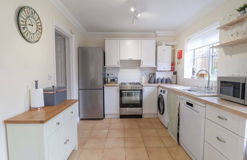 Halesworth Cottage | 23 CHURCH FARM LANE, family friendly, with a garden in Halesworth