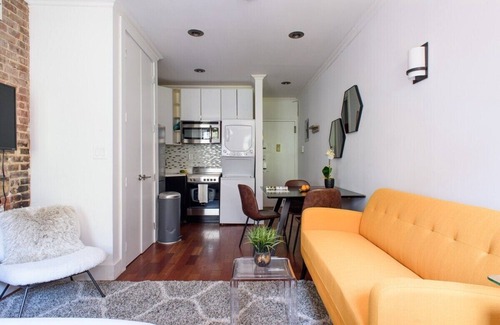 Peter Cooper Village Apartment | 24-10 Studio in Prime Gramercy WD in Unit