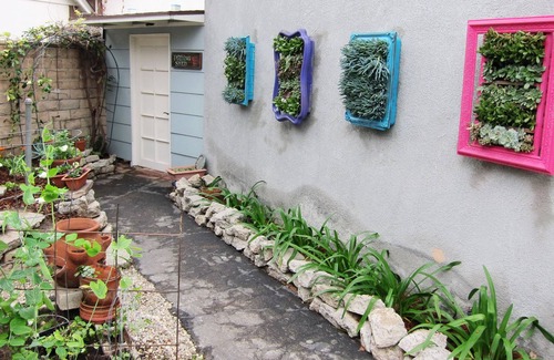 Northridge House | 24/7check-in+ Hi speed WI- FI+ Private Bath+ Kitchenette+ Wash & Dry +Parking