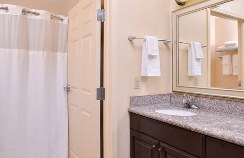 Central Oklahoma City Condo | 24 Hour Fitness Center | Free Breakfast + Heated Saltwater Pool + Hot Tub