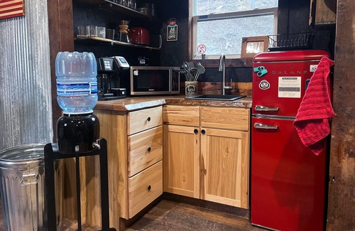 Irvine Cabin | 240 Sq Ft Tiny Home w/WIFI in Irvine