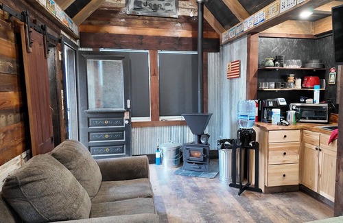 Irvine Cabin | 240 Sq Ft Tiny Home w/WIFI in Irvine