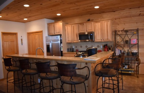 Pagosa Springs Cabin | 2400 SF FIRPLC T & G PINE/CEDAR HOT TUB MTN VIEWS GRT LOC OFFICE PACMAN