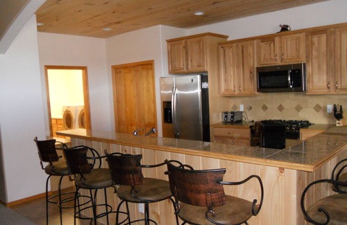 Pagosa Springs Cabin | 2400 SF FIRPLC T & G PINE/CEDAR HOT TUB MTN VIEWS GRT LOC OFFICE PACMAN