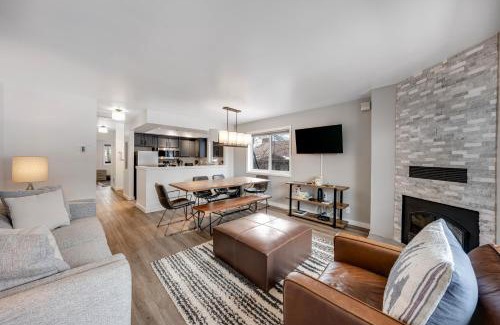 Jackson Apartment | 2401 Pitchfork